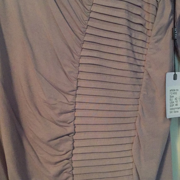NWT Bodycon dress with ruching & sleeves - Picture 3 of 8